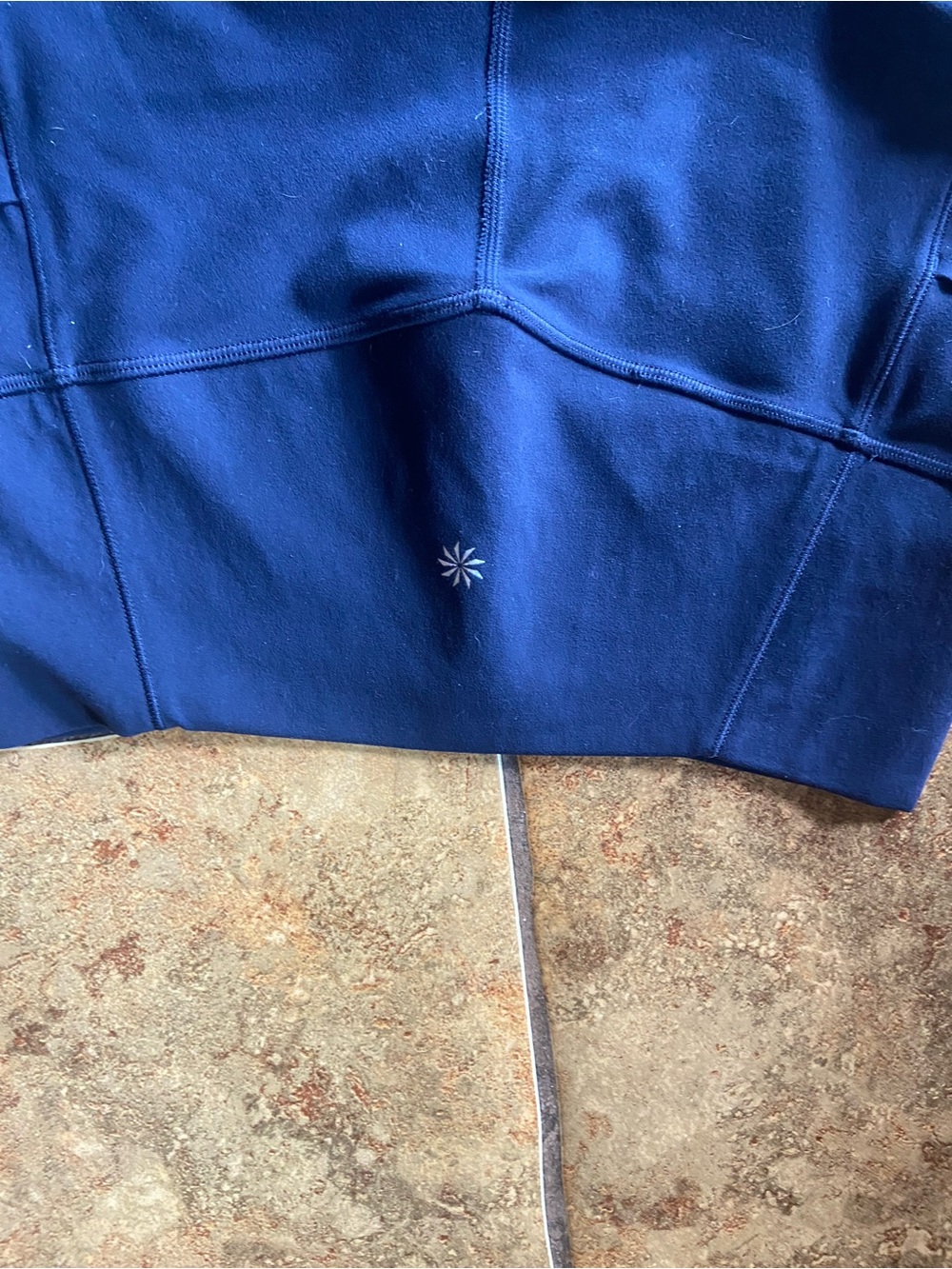 Athleta Salutation 7/8 stash tights size medium - Picture 4 of 9